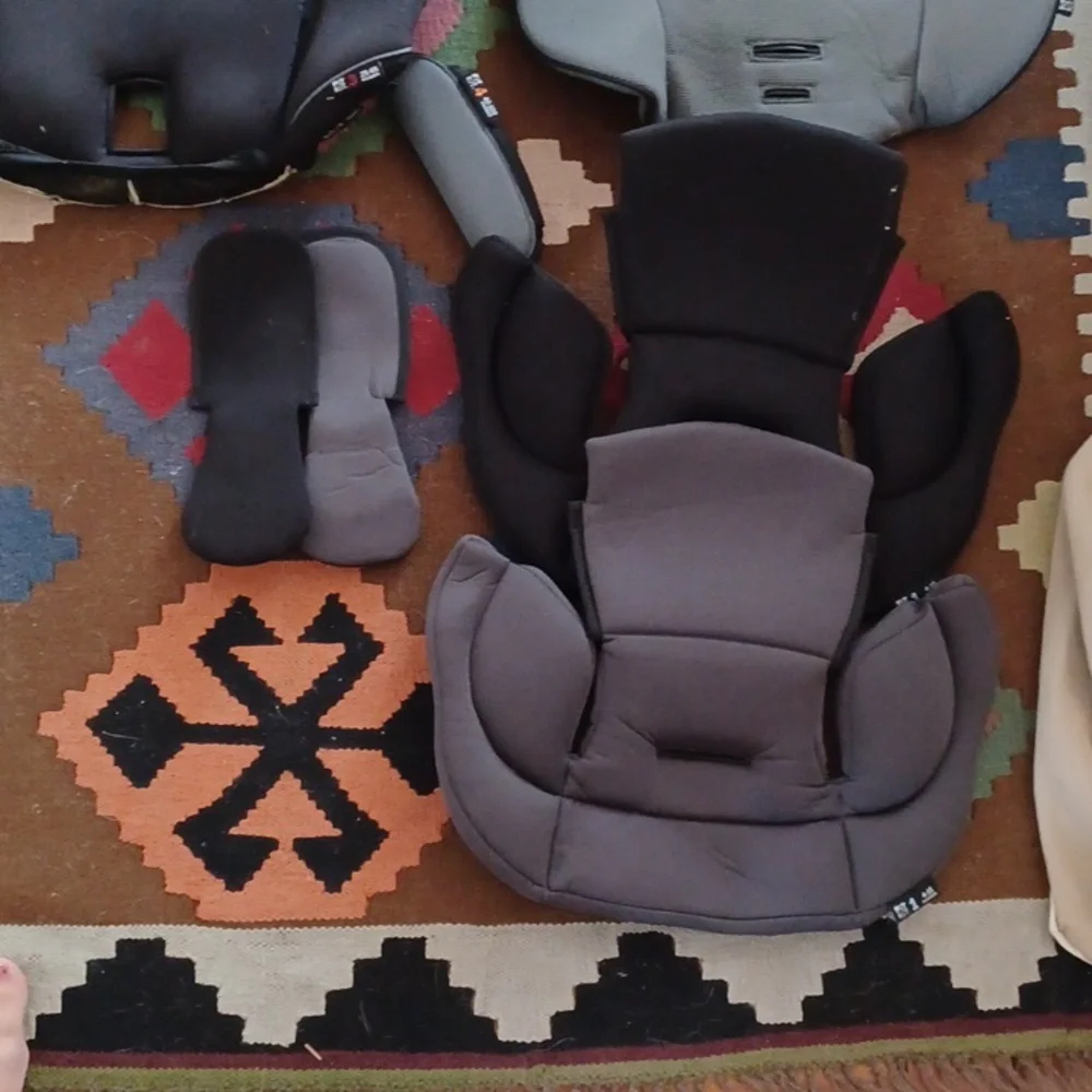 Chicco Black and Gray Car Seat Cover Set - Picture 2 of 7